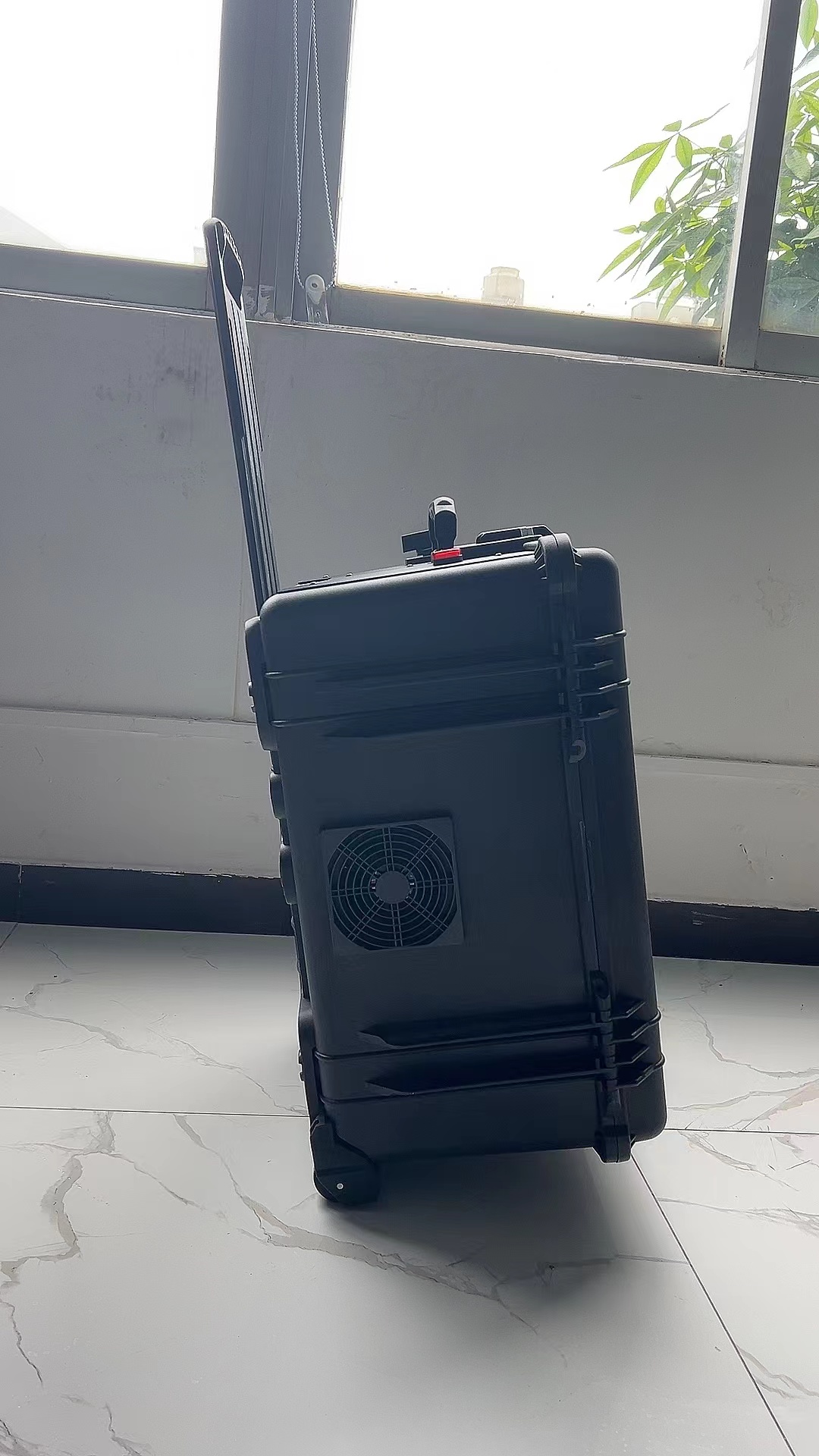 峨眉山手拉箱型移动通信干扰器